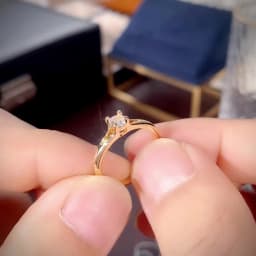 Huitan Low-key Design Wedding Rings for Women Thin Band Luxury Solitaire Cubic Zirconia Rings Temperament Elegant Engage Jewelry