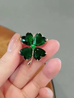 Delicate Green Crystal Lucky Four Leaf Clover Brooches for Women Retro Emerald Heart Lapel Pin Female Wedding Clothing Jewelry