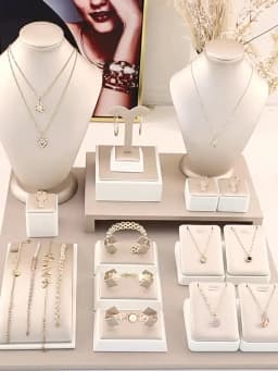 Luxurious Ring Display Stand Pu Leather Jewelry Props Ring Display Tray Earring Holder Counter Jewelry Organizer Showcase Tray