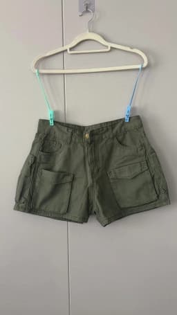 American Retro Multi Pocket Denim Shorts 2026 Summer New Casual Fashionable Women's Workwear Style Military Green Shorts