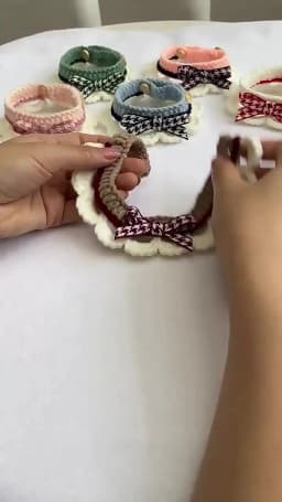 Cute Pet Cat Saliva Towel Hand-knitted Adjustable Kitten Cat Puppy Bow-knot Collar Pet Cat Decorative Collar Kitten Accessories