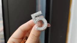 Classic Rhinestone Number 5 Crystal Pearl Brooch Pins Fashion Geometrics Brooches Luxury Jewelry For Women Unisex Lapel Pins