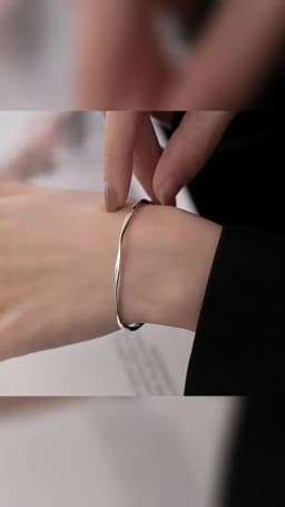 Silver Color Twisted Wave Bracelets Bangles for Women Hand Jewelry New Fashion Cuff Bangles Girl Simple Accessories Pulseras