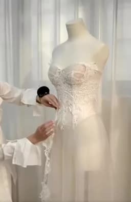 Customized Gorgeous Backless V Neck Wedding Dress Dubai Beaded Bling Ball Gown with Veil Vestido De Novia Plus Size Bridal Gowns