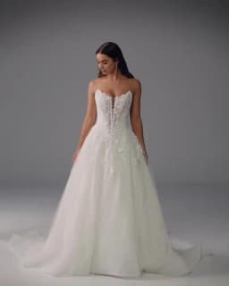 Custom Made Strapless Sweetheart Corset Wedding Dress Lace Appliques A Line Bridal Gown With Long Train