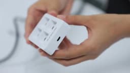 Smart Battery Charger USB Independent Slot Adapter 4 Slots 9V 6F22 For Ni-MH/Ni-Cd/Li-ion Lithium Rechargeable Batteries
