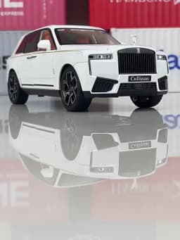 1:24 Alloy Rolls Royce Cullinan XM Model Diecast Toys Cars 6 Doors Opened Vehicles Pull Back Light Music Miniature Car Kids Gift