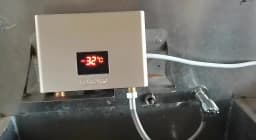 110V 220V Instant Water Heater Kitchen Bathroom Wall Mounted Electric Water Heater Hot Water Shower with LCD Temperature Display