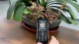 EAOR 2G Rugged Flashlight 4000mAh Big Battery Power Bank IP68 Waterproof 2.8 IPS Large Screen 0.3M Cam MTK Feature Mobile Phone