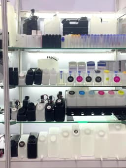 1.5L UV Ink Cartridge for UV Flatbed Printer Ink Bottle with Level Sensor Stirring Motor 1.5L Bulk CISS 1500ml White Ink Tank