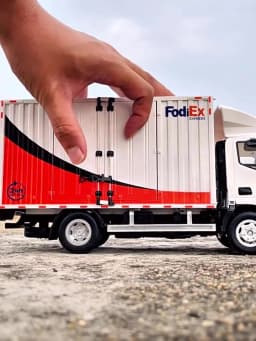 Huina 1:18 RC car 12CH Remote Controlled express delivery car loading transport car Small Cargo Truck Floating Van Small Truck