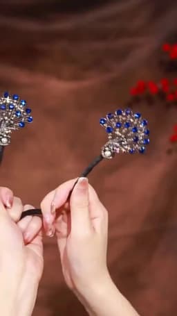 Elegant Peacock Shape Hair Bun Maker Twist Headwear Roll Hair Tool Hair Twister Easy Fast Snap Hairstyle Twist Women