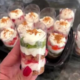 10/20PCS Disposable Slanted Cups Plastic Dessert Cups Ice-Cream Mousse Jelly Dessert Cups with Spoon Christmas Birthday Party