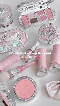 Flower Knows Makeup Set Box Full Swan Bear Garden Collection Embossed Blush Shine Lipstick Kit Foundation All in Maquiagem Kit