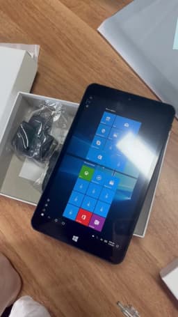 8 Inch Q1 Windows 10 Tablet PC Z8350 1.33GHz 1920*1200 IPS Screen WIFI Quad Core Dual Cameras