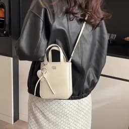 Fashion Pu Leather Shoulder Bag Chic Versatile Small Square Bag with Love Keychain Pendant High Quality Crossbody Bags for Women