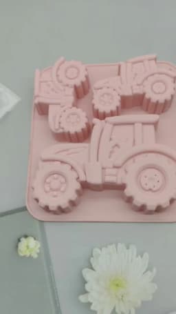 3-Cavity Tractor-Shaped Silicone Mold of Different Sizes Chocolate Jelly Ice Cube Cake Mold High Temperature Resistant