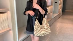 Popular Women's Woven Straw Shoulder Bag Medium Size Handbag With Handle For Beach Vacation