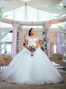 Customized Short Sleeves Wedding Dresses for Bride Sheer O-neck Appliques African Sweep Train Bridal Gown Vestido de novia