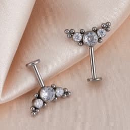 Right Grand ASTM F136 Titanium 16G Vertical Helix Cluster Earring Internally Threaded Medusa Ring Cartilage Monroe Lobe Piercing