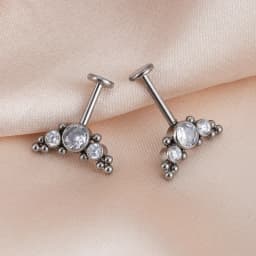 Right Grand ASTM F136 Titanium 16G Vertical Helix Cluster Earring Internally Threaded Medusa Ring Cartilage Monroe Lobe Piercing