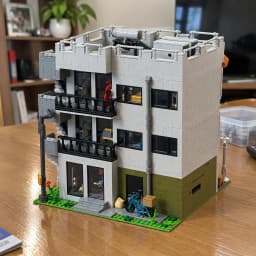 3911PCS Sushi Shop Apartment Building Blocks Set Japanese Street View House Cherry Blossom Architecture Modular Model Kit with 5 Figuren and LED Lighting DIY Assembly Bricks Toys for Adults Gift Desktop Ornament Collection Display Home Decortion