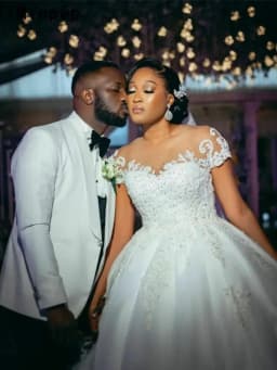 Customized Short Sleeves Wedding Dresses for Bride Sheer O-neck Appliques African Sweep Train Bridal Gown Vestido de novia