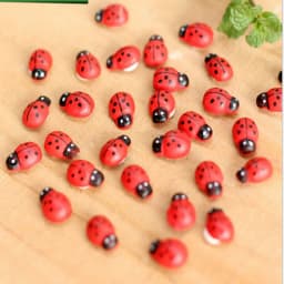 100pcs Tiny Resin Bees Ladybugs Craft Garden Red Landscape Ladybug Decoration DIY Little Animal Figurines Decor Ornaments