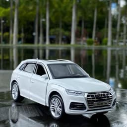 1:32 Q5 SUV Alloy Car Model Diecasts Metal Off-road Vehicles Car Model Simulation Sound and Light Collection Childrens Toy Gift