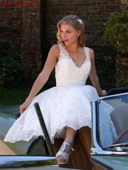 Customized V-neck Lace Applique Beaded A-line Wedding Dresses Tea Length Short Bridal Gowns vestido de novia robe de mariée