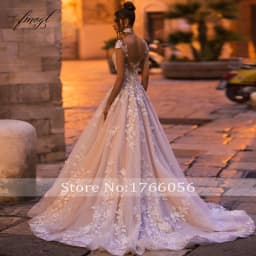 Customized Sexy Backless Cap Sleeve Lace Princess Wedding Dress Appliques Beaded Flowers Court Train Vintage A Line Bridal Gowns