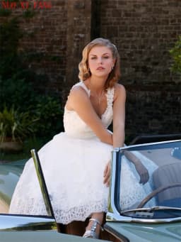 Customized V-neck Lace Applique Beaded A-line Wedding Dresses Tea Length Short Bridal Gowns vestido de novia robe de mariée