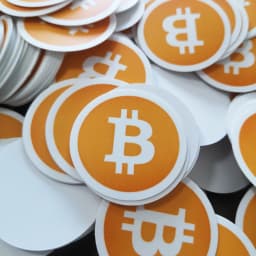20pcs 3.5cm BITCOIN LOGO Sticker Waterproof Tear Resistant White PVC Individually Cut for Cryptocurrcencies Fans Publicity