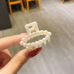 New Small Pearls Acrylic Hair Claw Clips Small Size Makeup Hair Styling Barrettes For Women Cute Mini Claw Clip Hair Accessories