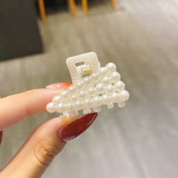 New Small Pearls Acrylic Hair Claw Clips Small Size Makeup Hair Styling Barrettes For Women Cute Mini Claw Clip Hair Accessories