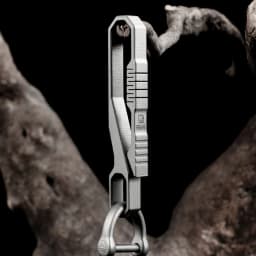 High Quality Titanium Alloy Keychain Men's Super Light Belt Waist Hanging CAR Key Chain Keyring Easy To Use Pendant Belt Buckle