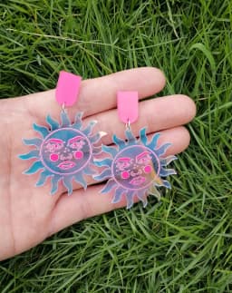 FishSheep Colorful Acrylic Geometric Star Moon Butterfly Drop Earrings For Women Cute Transparent Laser Dangle Earrings Jewelry