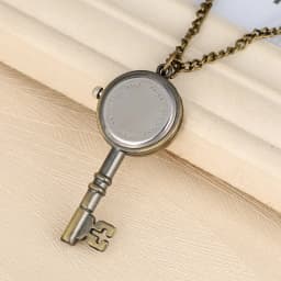 Antique Bronze Cute Lovely Vintage Key Shape Quartz Pocket Watch Buckle Necklace Gift Wall Chart FOB Pendant Clock Collectibles