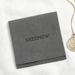 50pcs SHEEPSEW Microfiber Jewellery Envelope Pouches Custom Deboss Logo Multi Colors Jewelry Packaging Bag For Bridesmaid