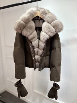2026 Luxury Winter 90% White Duck Down Wool Blends Jacket Women Real Natural Huge Fox Fur Thickened Warm Puffer Wool Down Coat