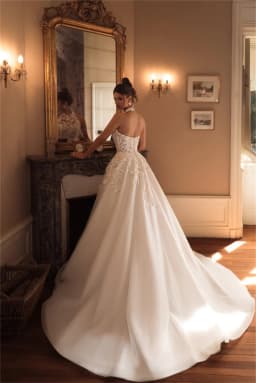 Kyoto Customized Halter Neck Back Button Wedding Dress Decal High Waistفستان زفاف Backless Long Train Abito da sposa