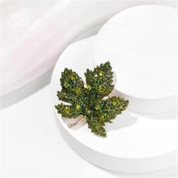 Vintage Exquisite Crystal Maple Leaf Brooch Pin for Women Trendy Clothing Collar Corsage Badge Lapel Brooch Wedding Jewelry Gift
