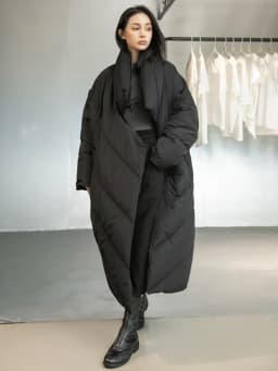 [EAM] Loose Fit Black Long Down Jacket New Stand Collar Long Sleeve Warm Women Parkas Fashion Tide Autumn Winter 2026 1DD1640