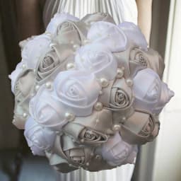 17design New White Wedding Bride Holding Flowers Artificial Bouquet Ribbon Rhinestone Pearl Bouquet Decoration Bride Groom Dance