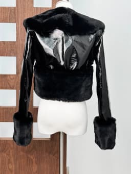 [EAM] Black Brief Short Slim Elegant Faux Fur Jacket New Lapel Long Sleeve Women Coat Fashion Tide Autumn Winter 2026 1DJ8957
