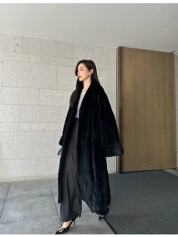 Lautaro Autumn Winter Long Luxury Elegant Chic Soft Thick Warm Brown Hairy Faux Mink Fur Coat Women V Neck Fluffy Overcoat 2024