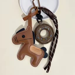 Stylish PU Leather Cat Pendant Keychain Bag Charm Hanging -Fashionable & Fun Accessory for Bags