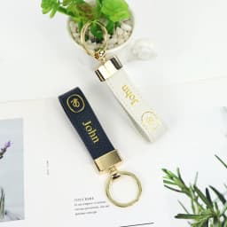 Customized Name PU Leather Car Keychain - Simple and Elegant Leather Metal Key String Pendant for Keychain