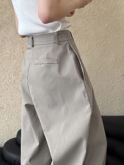 [EAM] High Waist White Pocket Brief Shaped Long Wide Leg Pants New Trousers Women Fashion Tide Spring Autumn 2026 1DJ0735