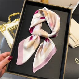 2024 Luxury Floral Print 70cm Square Silk Scarf Women Designer Scarves Bandana Foulard Shawl Hijab Echarpe Hairband Tie Ribbon